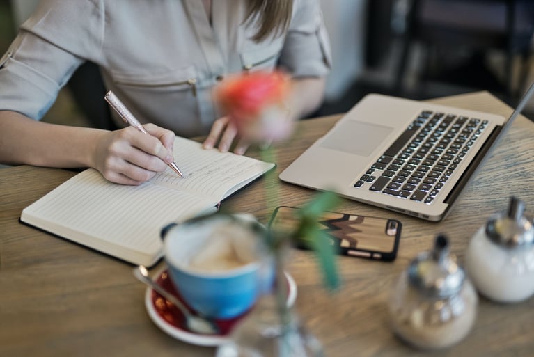 Exploring the Benefits of Social Media Content Writing Services