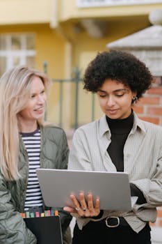Internet Marketing Consultant planning strategy